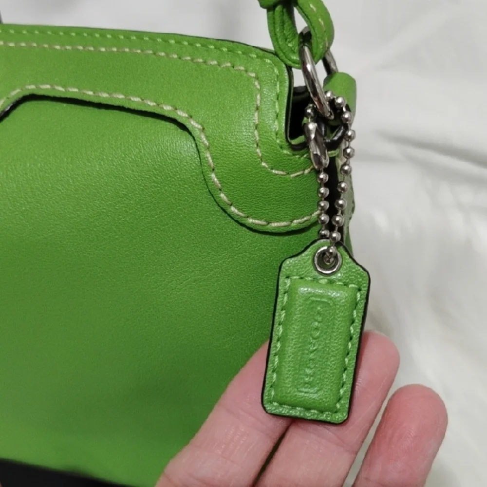 SALE! Auth Coach Mini ๐ Green Shoulder Bag W Scarf & Hangtag & Extender - Picture 2 of 13
